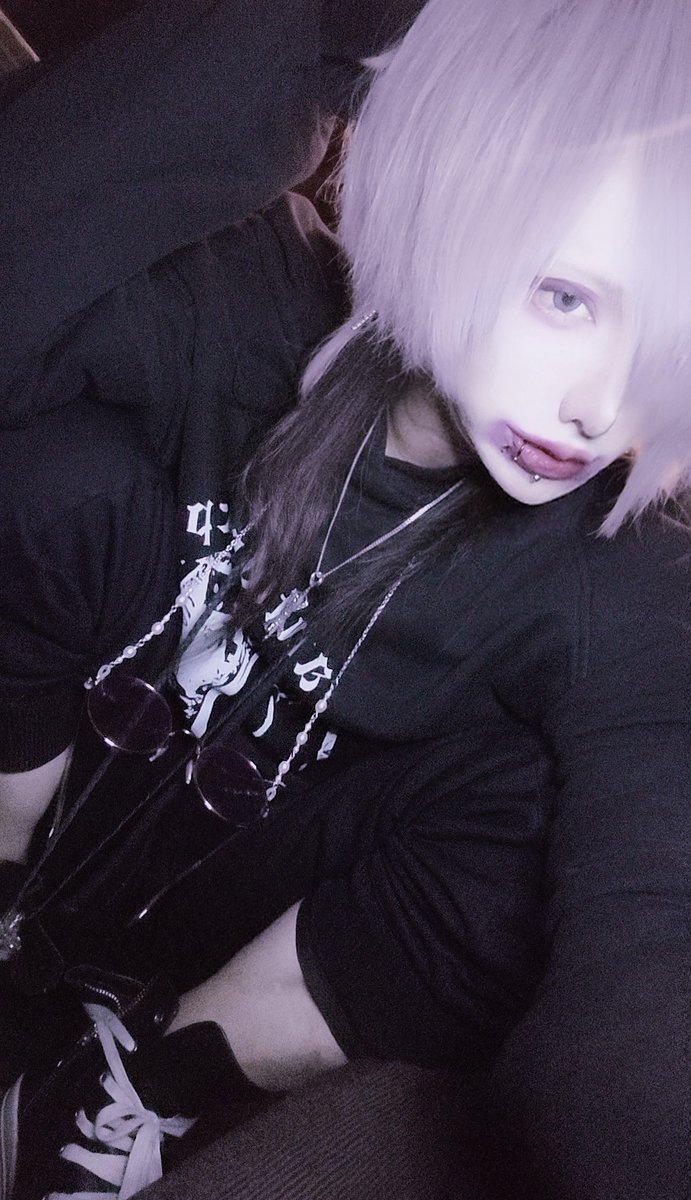 楪まな。 tweet media