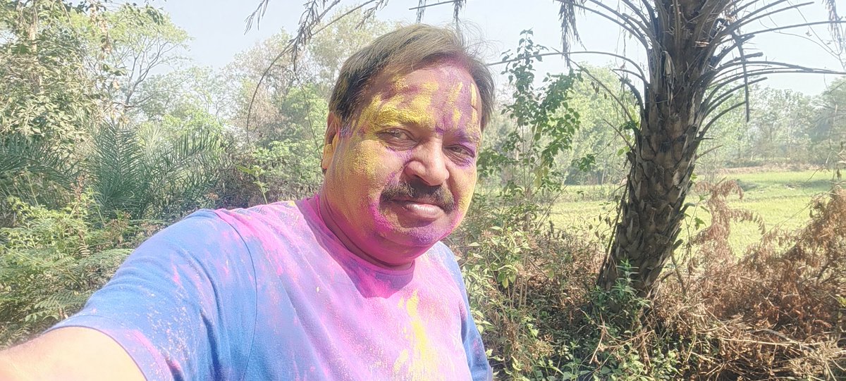 sraban16's tweet photo. 1981 batch Dharamgarh high school celebrate HOLI @ bagad shiv mandir campus https://t.co/gLpKTIew2e