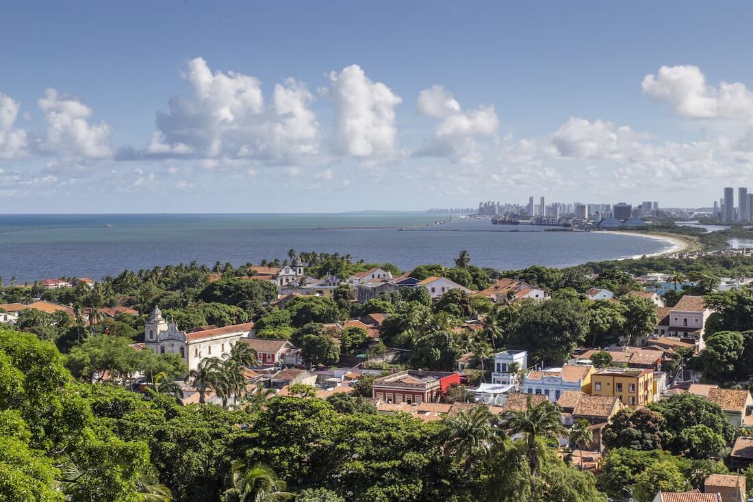 folhape's tweet photo. 🥳 Olinda celebra 491 anos com cortejo cultural, bolo, shows de Elba Ramalho, Quinteto Violado e mais - https://t.co/gr5Z6d8MyV https://t.co/hRncOMuCnS