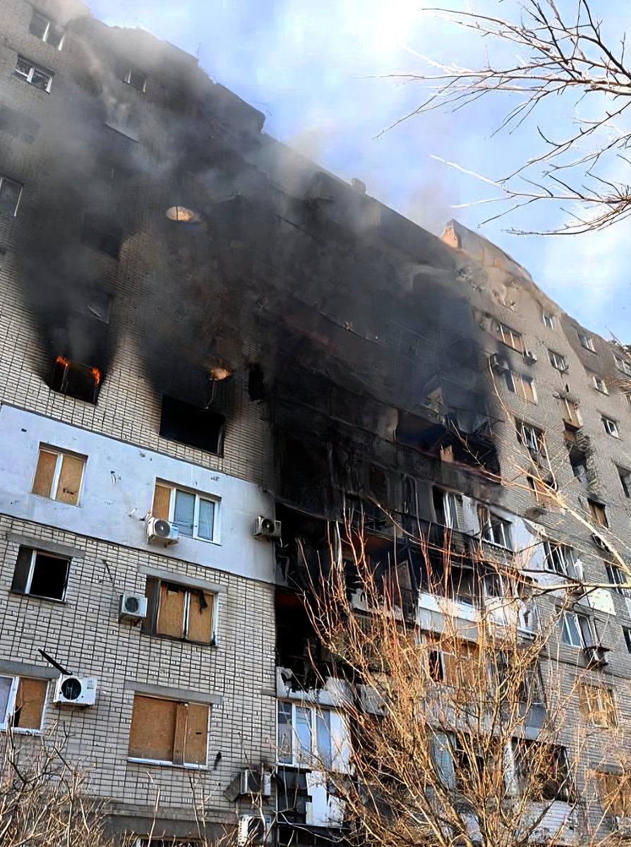 CrimeanVoyager's tweet photo. Worried about Iranian terror in the Middle East?
Then why the silence on Ukraine?

russian terrorists are deliberately burning down apartment blocks in Kherson with artillery.

At least 20 civilians injured today. In their own homes.

How many more before you care? https://t.co/BUtpGfMLfC