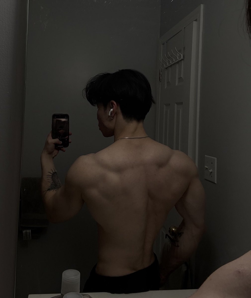 rokuxvii's tweet photo. can this photo get any darker https://t.co/CKGLURtPRn