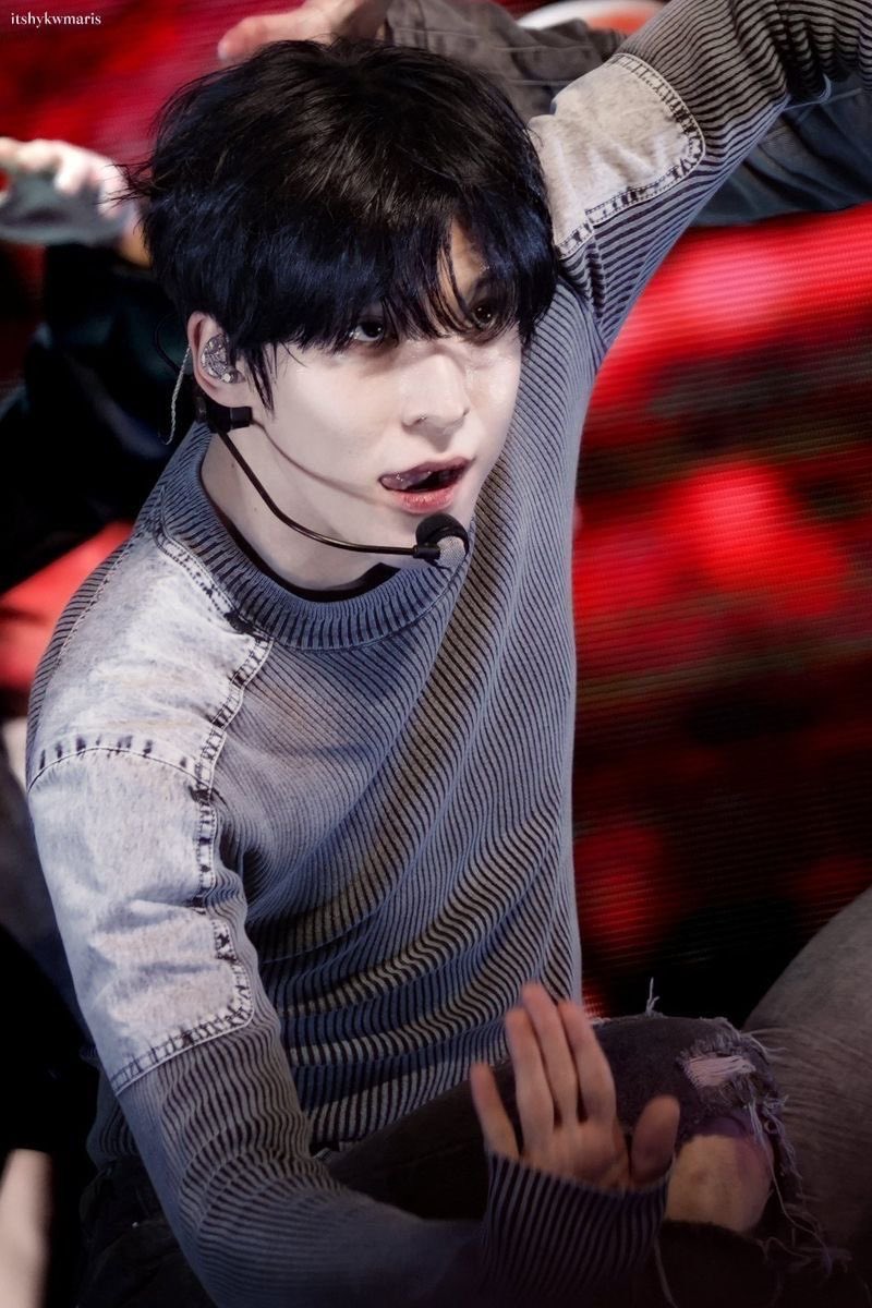 i wonder since when did diesel start to have an eye on yunho(?)

1. yunho cosmopolitan magazine 2023 cover, being top #2 best selling members and he’s wearing diesel jacket 

or

2. the iconic yunho diesel outfit for shaboom