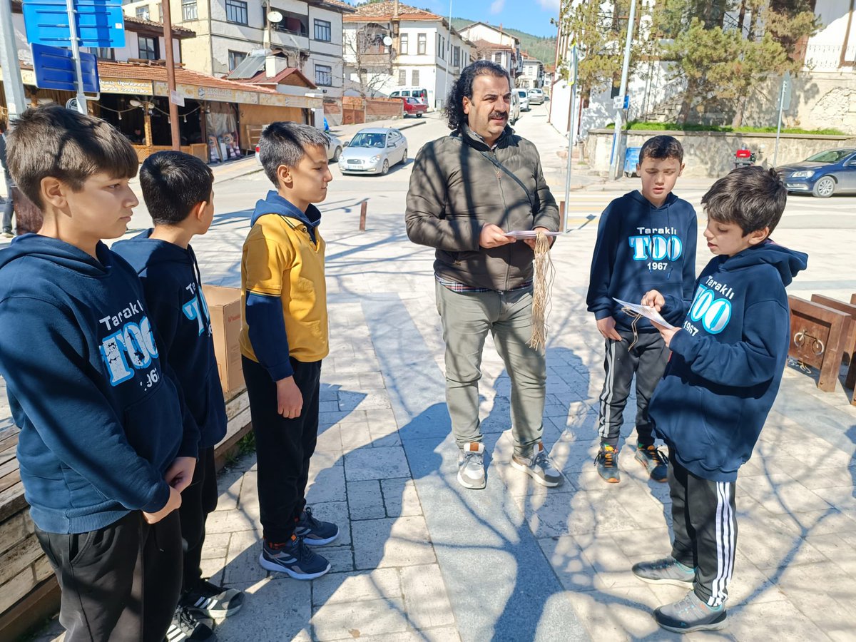 taraklimem's tweet photo. TYMM ortak metninin “Sistem Düşüncesi ve Okuryazarlık Becerileri” ve “Hayat Boyu Öğrenme”  başlıklı kısımlarından ilhamla Müdürlüğümüzce geliştirilen "Hayat Boyu Öğrenme Ağacı Projesi" kapsamında Taraklı Ortaokulu öğrencileriyle "Yeşilay Haftası" Etkinliği gerçekleştirilmiş, https://t.co/zffVpuSFMD