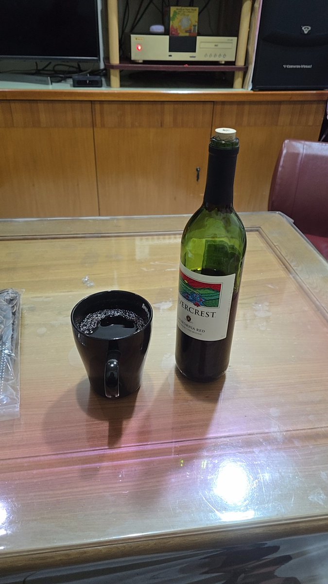 me18100's tweet photo. 感覺2杯就沒了～雨一直下
快發霉了～可能是下面 https://t.co/dqeyCy7lHB