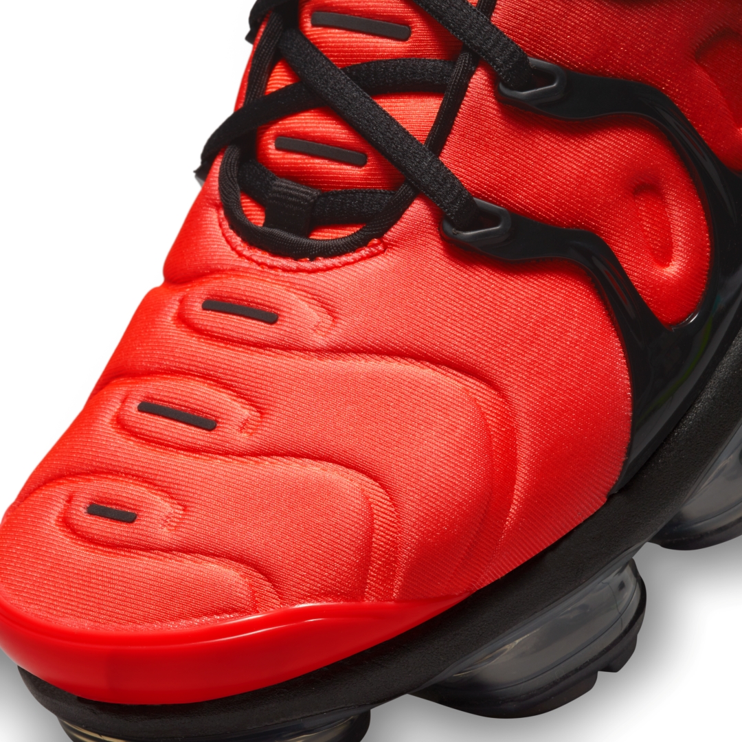 2026年 3/20 発売】 NIKE AIR VAPORMAX PLUS “Black/Bright Crimson