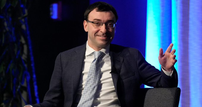 AustinKarp's tweet photo. And it's official !

Jason Benetti worked out early exit from Fox (deal wasnt up til summer) and will join NBC as lead PxP announcer for 1st season of "Sunday Night Baseball"

Had been front runner for a while, so no big surprise today

Benetti repped by Kevin Belbey, CAA Sports https://t.co/PiuY44jgMb