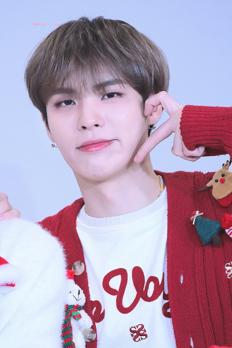 사랑으로만 가득 채워지는 예쁜 하루가 되길 
생일축하해 병곤아💙

#BX #이병곤 
#CIX #씨아이엑스 
#Best_Leader_BX_Day
#병곤의_오늘이_가장_빛나길