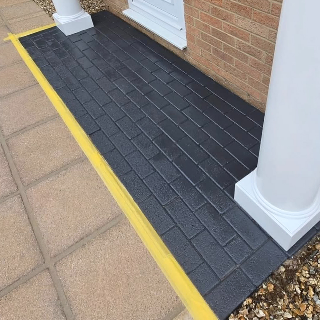 Smartseal's tweet photo. Big shoutout to Radiant Bristol for modernising this block paved porch (or portico, if we’re feeling fancy 😉) using Smartseal's Block Magic in Dark Grey. Recoloured, sealed, and looking modern!

#BlockPaving #BlockMagic #HomeDIY #Smartseal #RadiantBristol https://t.co/qliJp2xh4E