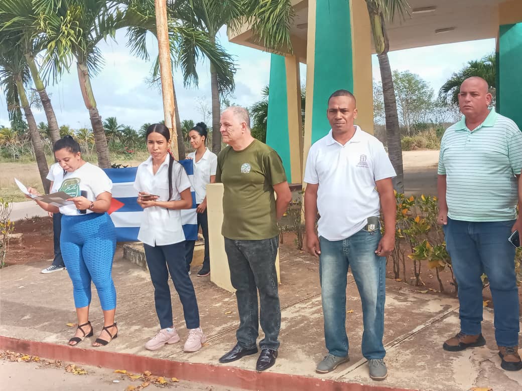 YiselSanchez94's tweet photo. Acto de abanderamiento de la brigada del centenario de salud pública.
#NuevaPaz
#Mayabeque https://t.co/nTdkG9KFEA