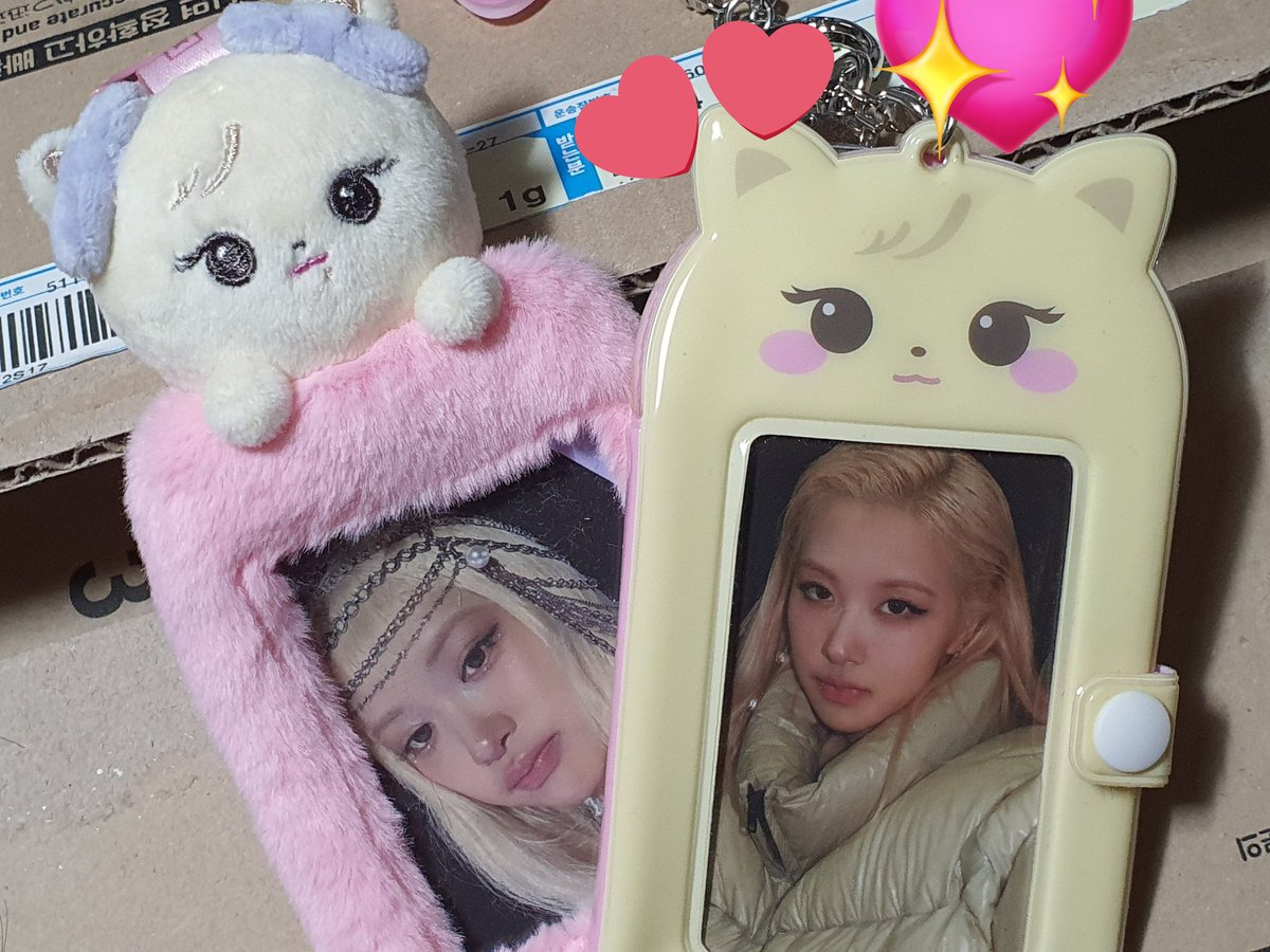 위드뮤에 몰빵하길 잘했다
로제 포카 진심 레전드임 ㅠㅠ