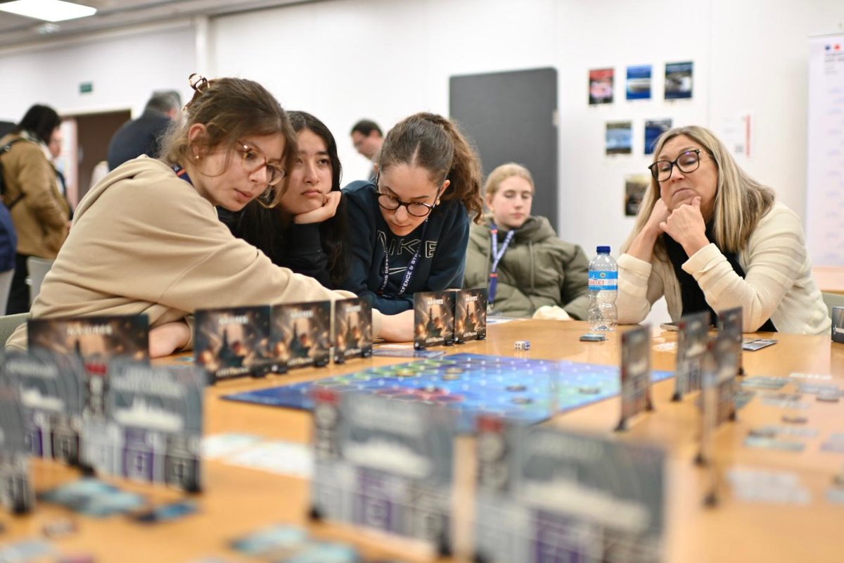 Académie de défense de l'École militaire tweet media