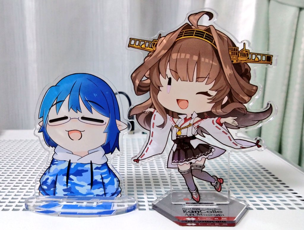 実物が届いたので！！✌️✨ 缶バッジとアクスタはこんな感じです