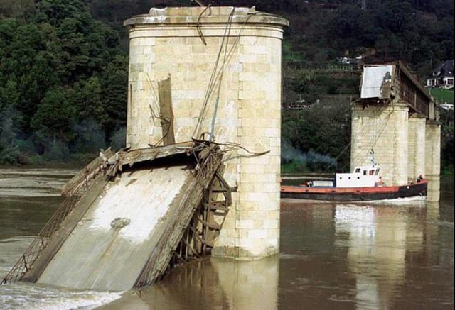 2001 Live tweet media