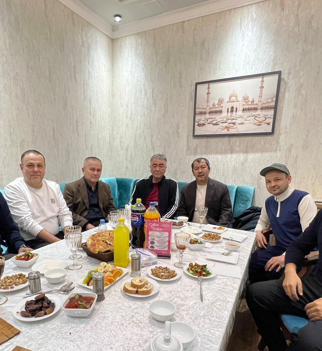 vodiybozor's tweet image. Андижонга Хайрулла ака Ҳамидов ва Абдурасул ака Абдуллаевлар келишибди. Ажойиб сухбатлар бўлди