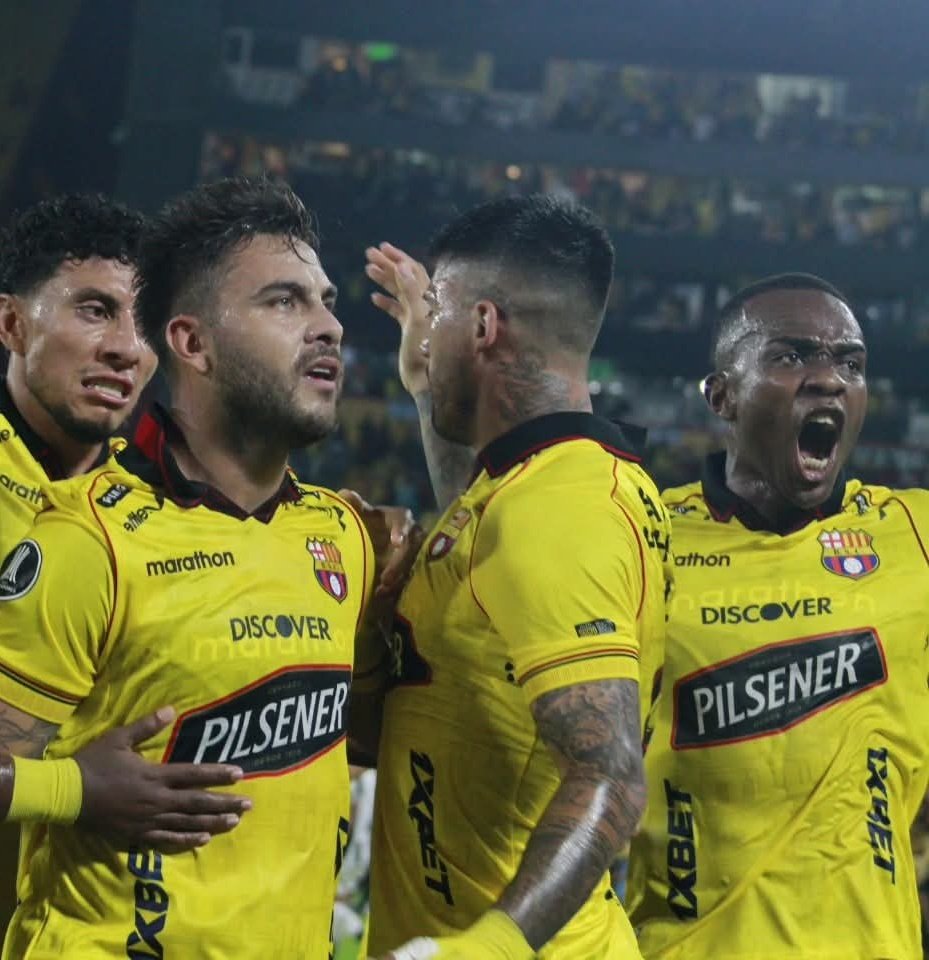 Recién veo la cara de LA JOAO enfadado porque le miran a su chico. 🤣  HP a estos mmvgs no les llega el KARMA, les llega la MALDICIÓN hecha KARMA jajaajajaj