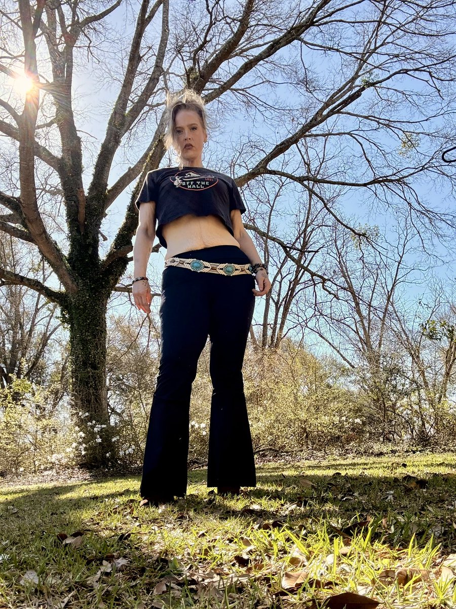 OmenLuna's tweet photo. Don’t chase trends. Chase your authenticity. #Independency #HorrorCommunity #Model #actress https://t.co/XBQmUEWMF1