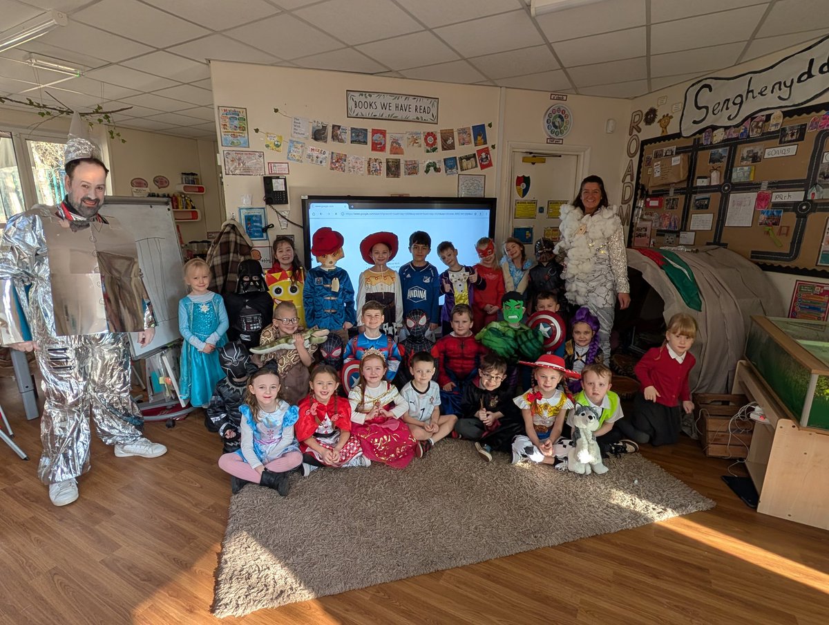 supermrtilley's tweet photo. Wow what an amazing World Book Day! We loved learning about different stories, making bookmarks and using #BookCreator to make character profiles @NantYParcSchool https://t.co/9Dv5nna96q