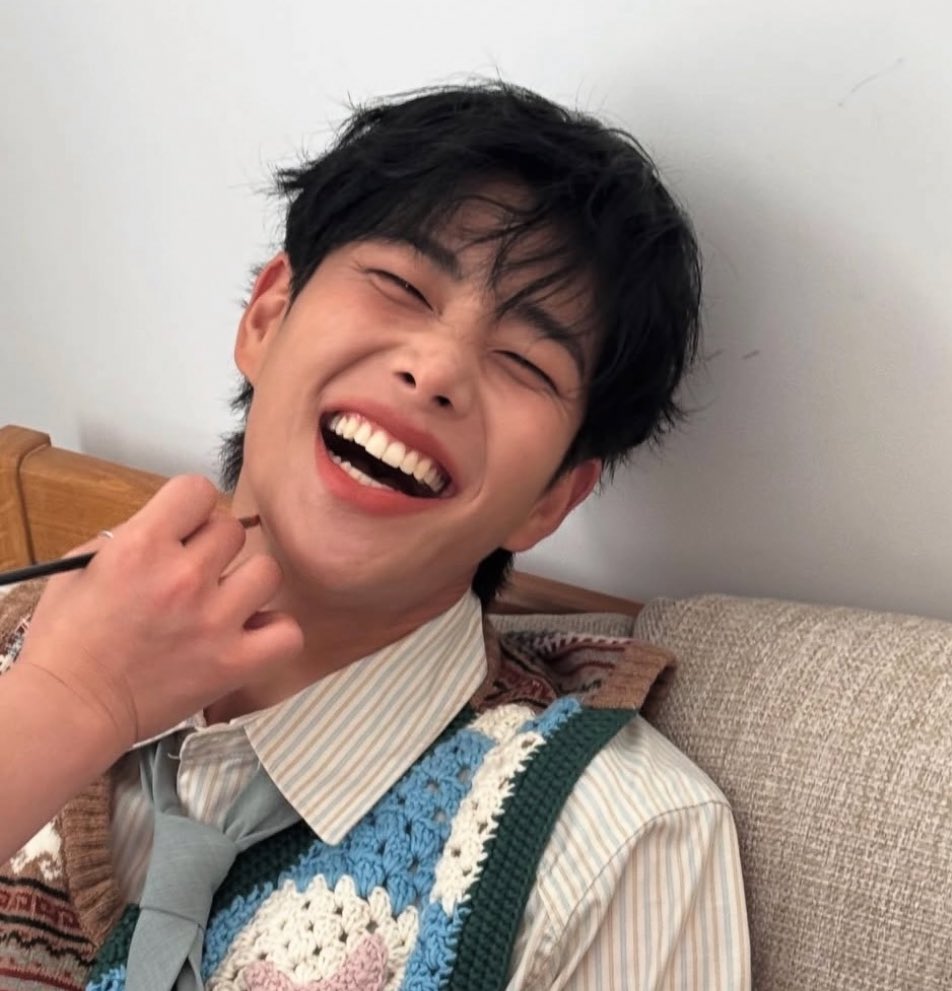 astro_ksd's tweet photo. MJお誕生日おめでとう🎂🎉
あなたの笑い声が大好きです❤️
いつまでずっと一緒にいようね🥰
 #봄날의_해피바이러스_엠제이_HBD https://t.co/aI7XLP4JS3