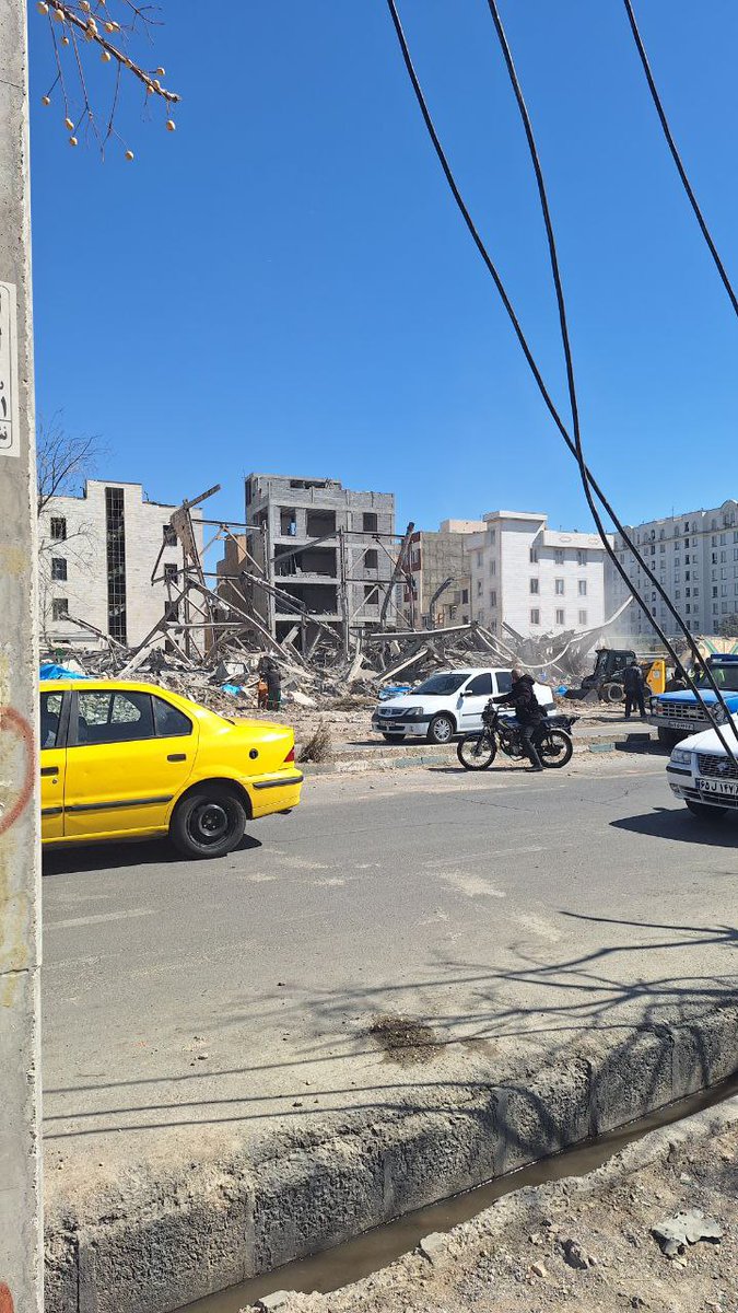 بقایای اسکلت 'کلانتری ۱۵۳ شهرک ولی‌عصر #تهران'
تصاویر دریافتی 'دوشنبه ۱۱ اسفند هدف گرفته شده بود.'
#Iran #Tehran