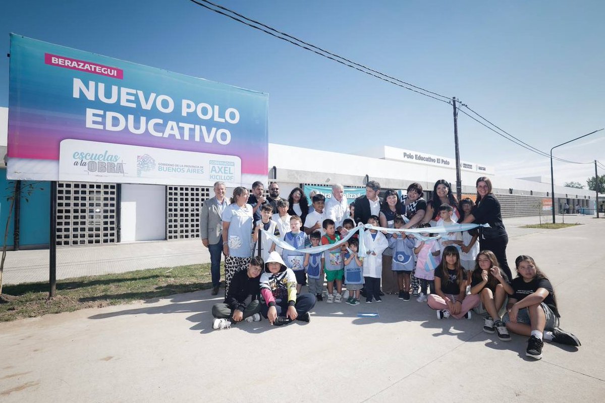 ¡300 nuevos edificios escolares!

Otro hito que es un verdadero logro y un orgullo para toda la provincia porque nos permite transformar el sistema educativo bonaerense y la realidad de nuestros pibes y sus familias.