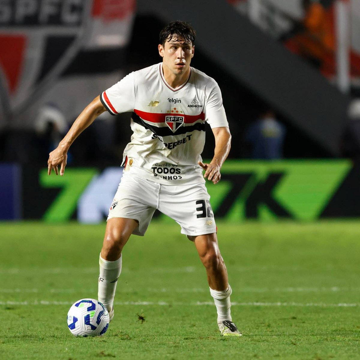El defensor Nahuel Ferraresi está a pequeños detalles de ser nuevo jugador del Botafogo.

El trato será un préstamo con opción de compra por parte del Sao Paulo.