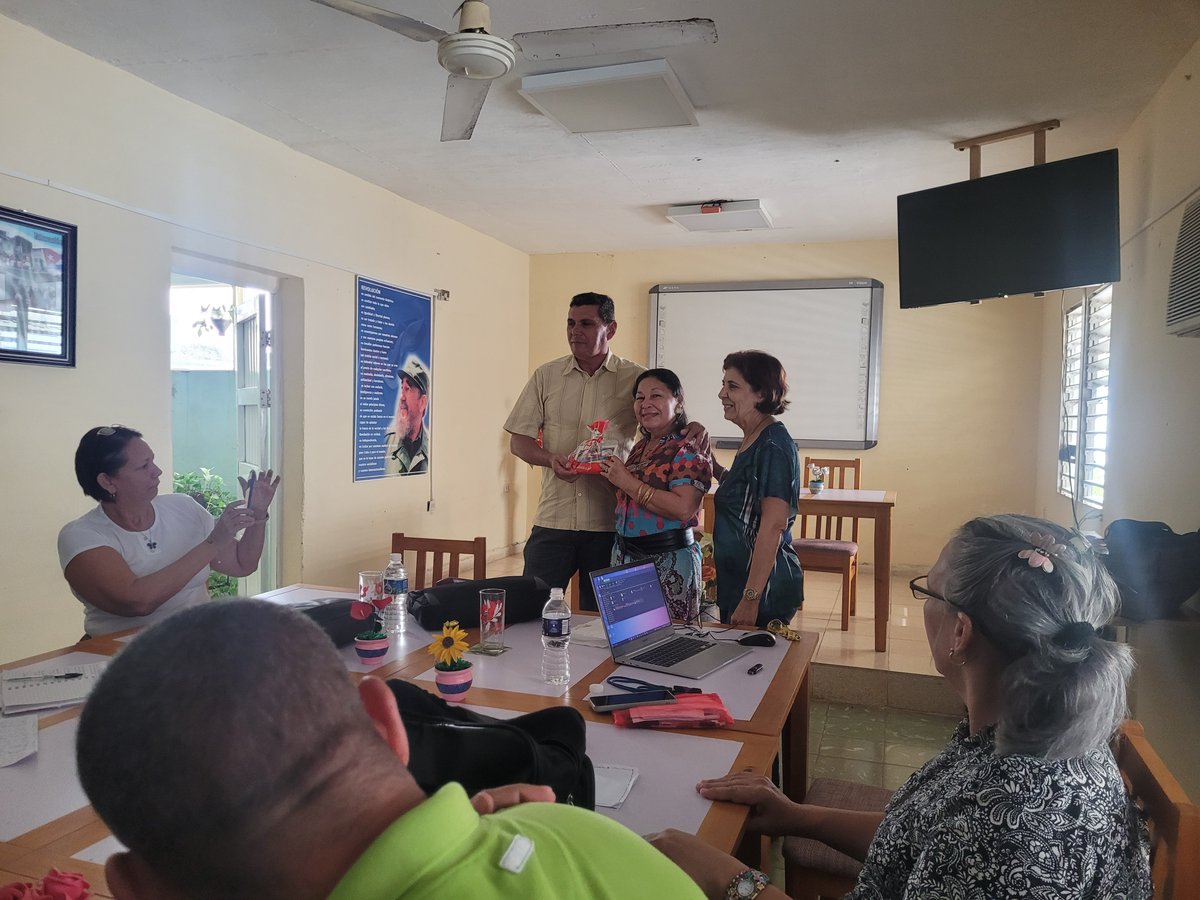 Reconocimiento especial a nuestra compañera Norys Frometa por su meritorio desempeño en la conducción de la preparación política de los cuadros de la DGE.  #CiegodeAvila #CubaMined