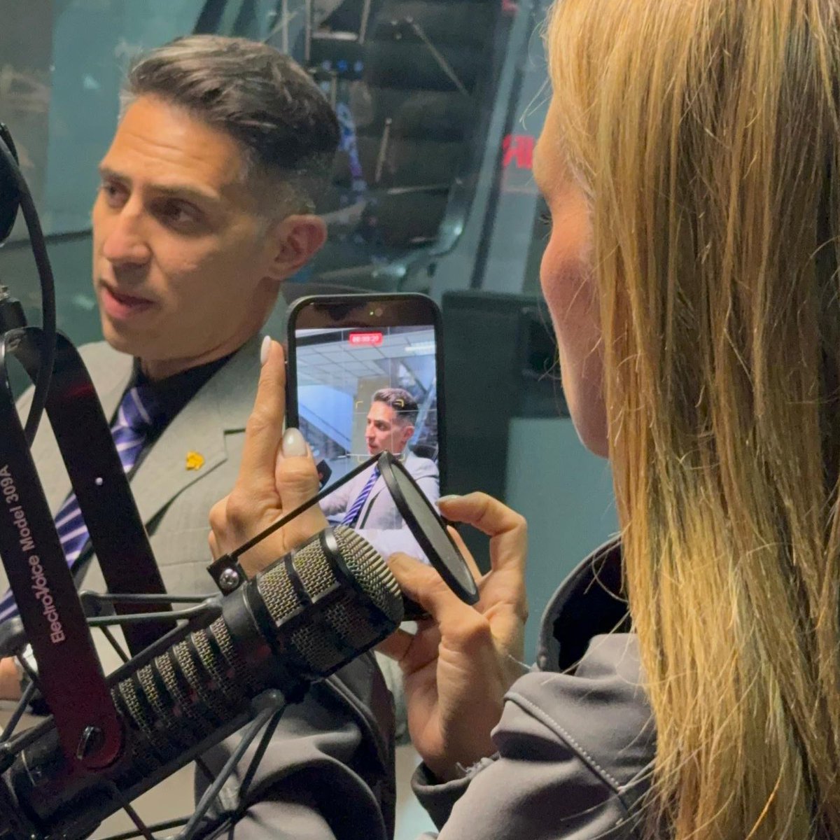 fedeindustria's tweet photo. La industria venezolana continúa avanzando. 🇻🇪⚙️ 

En entrevista por Romántica 88.9 FM, nuestro Director Nacional y vicepresidente del Complejo Industrial Tiuna, Alejandro Chiavaroli, compartió la visión de Fedeindustria sobre el nuevo escenario económico del país. https://t.co/GDNzx7RGm8