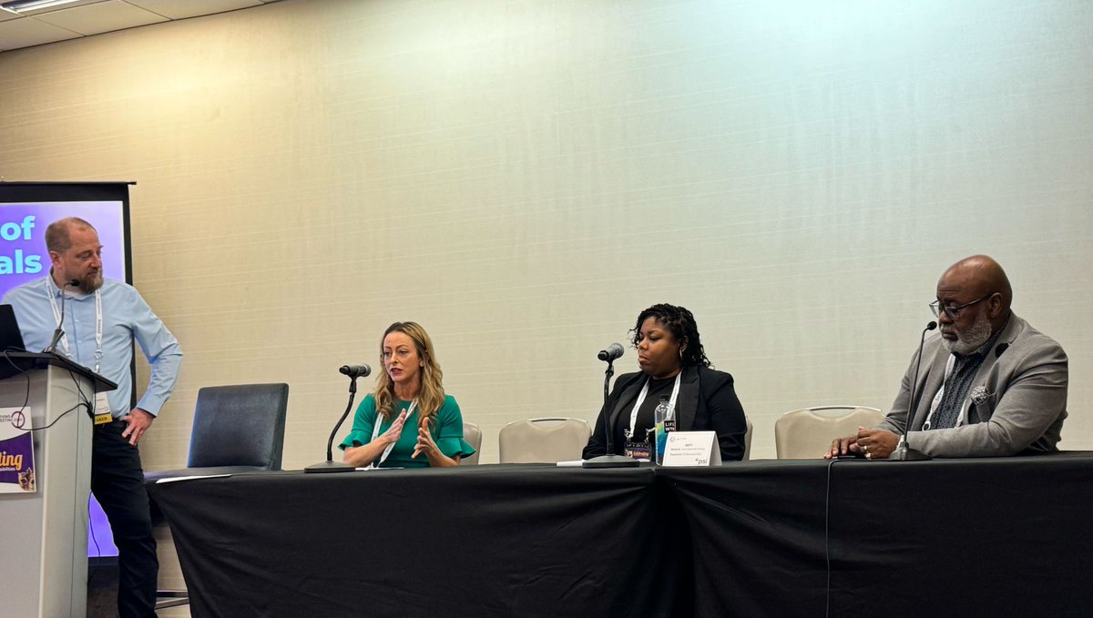 Workcred tweet media