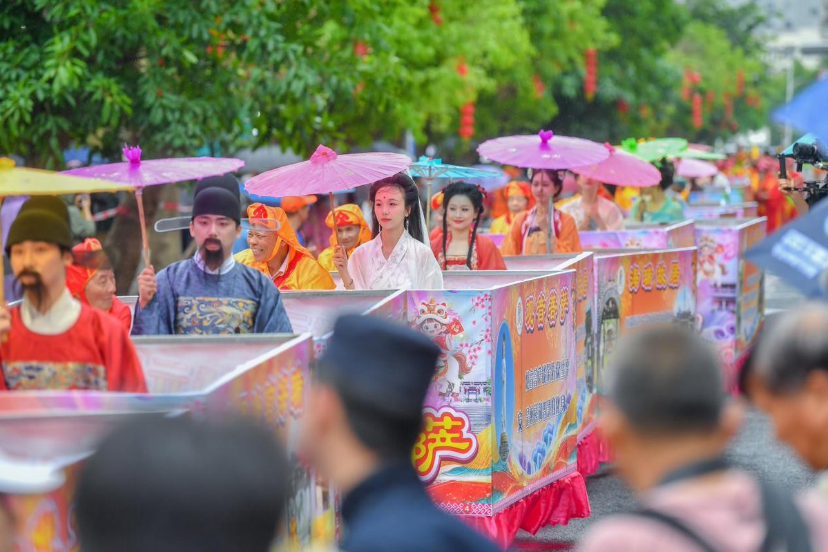 Explore Haikou tweet media