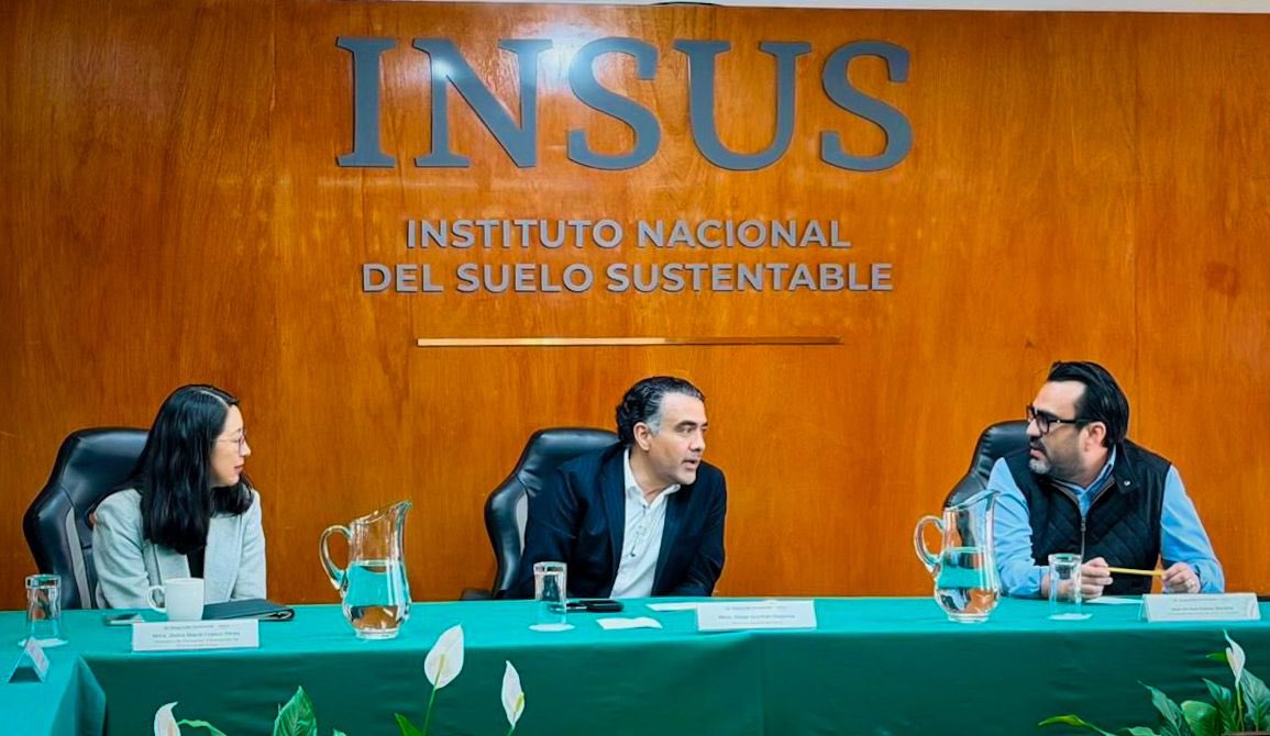 JuandDiosGamez's tweet photo. En reunión de trabajo con @VictorGuzman_D, 𝗱𝗶𝗿𝗲𝗰𝘁𝗼𝗿 𝗱𝗲𝗹 𝗜𝗻𝘀𝘁𝗶𝘁𝘂𝘁𝗼 𝗡𝗮𝗰𝗶𝗼𝗻𝗮𝗹 𝗱𝗲𝗹 𝗦𝘂𝗲𝗹𝗼 𝗦𝘂𝘀𝘁𝗲𝗻𝘁𝗮𝗯𝗹𝗲 (𝗜𝗡𝗦𝗨𝗦), dimos seguimiento a predios en regularización, un paso que permitirá superar los rezagos de las colonias 𝗘𝗹 𝗱𝗶𝗲𝘇, 𝗕𝗮𝗰𝗵𝗶𝗴𝘂𝗮𝗹𝗮𝘁𝗼, 𝗟𝗼́𝗽𝗲𝘇 𝗠𝗮𝘁𝗲𝗼𝘀, 𝗟𝗼𝗺𝗮 𝗱𝗲 𝗥𝗼𝗱𝗿𝗶́𝗴𝘂𝗲𝗿𝗮 𝘆 𝗘𝗹 𝗯𝗮𝗿𝗿𝗶𝗼.