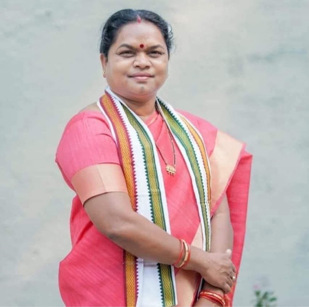 Chandradevinc's tweet photo. “अखिल भारतीय कांग्रेस कमेटी (AICC) द्वारा कांग्रेस पार्टी की वरिष्ठ नेत्री, आदरणीय दीदी श्रीमती फुलो देवी नेताम जी को पुनः राज्यसभा सांसद प्रत्याशी बनाए जाने पर हार्दिक बधाई एवं शुभकामनाएं।
#PhuloDeviNetam #RahulGandhi #PriyankaGandhi #malikaarjunkharge #KCVenugopal #SachinPilot https://t.co/86oHzQvxUS