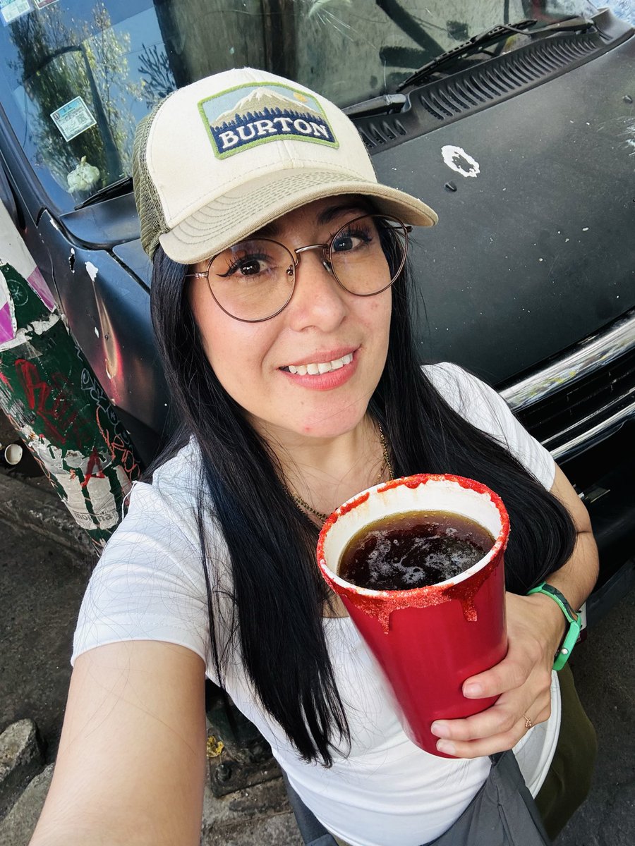 yazgrohll's tweet photo. Saludos mis guapísimos, oigan, puedo pedir un felicitación atrasada? Fue mi cumple el lunes y me excedí de fiesta el domingo y ya ni los escuché 🙈, besotes a Ruru bebé @ruleiro @eltalcha muaaaaaa
#PoderosoValeOro https://t.co/1P0iizuDg9