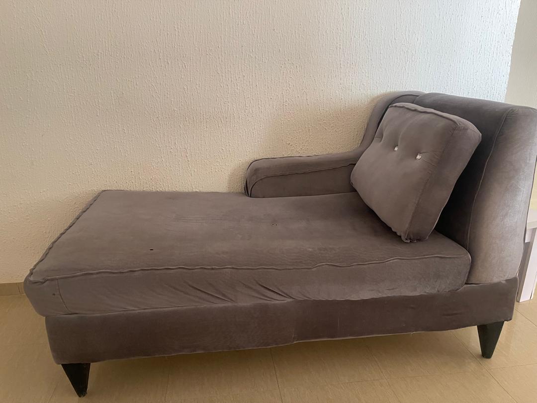 yardsaleplug's tweet image. This set of living room chairs is available for sale

Condition: Neatly used

Asking price: N365,000

Location: Jos

Contact: 08072472687

#yardsale #Declutter #JosNigeria