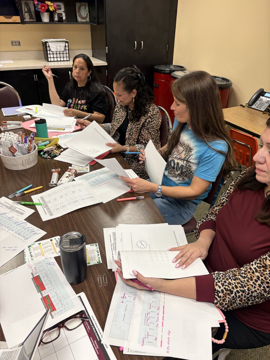 BAMullen65's tweet photo. An amazing day of Math MOCK data talks! Thank you Angelica Siller for joining us! Your input is greatly appreciated!
#pisdmathchat
#mooremightyhawks https://t.co/zrutHpLI9n