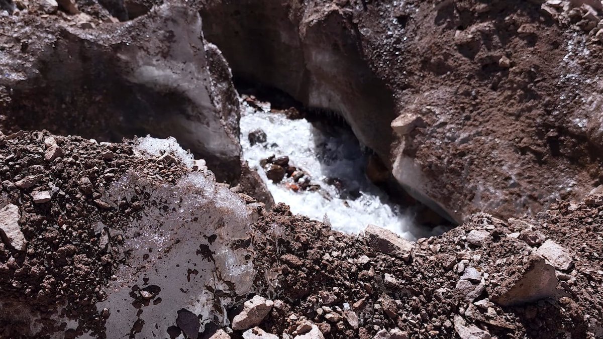 El oficialismo no logró tratamiento expres para entregar glaciares en Diputados. Habrá dos audiencias antes del tratamiento: 25/3 CABA y 26/3 híbrido.
Hay 3 semanas para presionar indecisos y que no entreguen la fuente de agua de 1/3 de nuestro territorio continental.