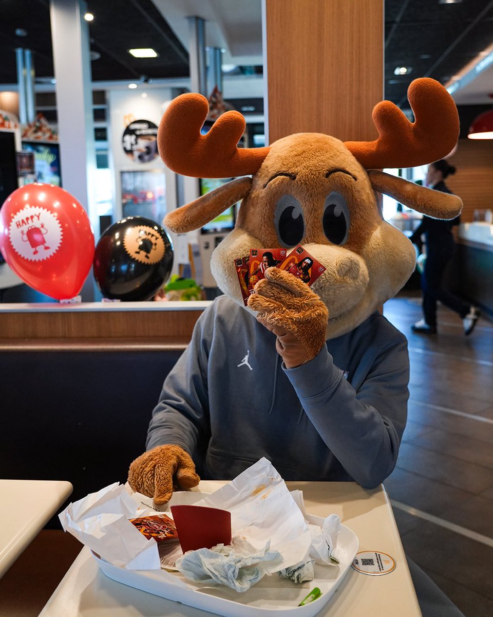 ELANCHALON's tweet photo. Les cartes à collectionner sont enfin là !!!

📍 Où les trouver ?
Les McDonald’s Chalon (Colisée, Sud et Centre-Ville), Lux, Montceau, Le Creusot, Autun, Vitry-en-Charolais, Digoin et Bourbon-Lancy

#RougeEtBlanc https://t.co/QOlnt7Pca1