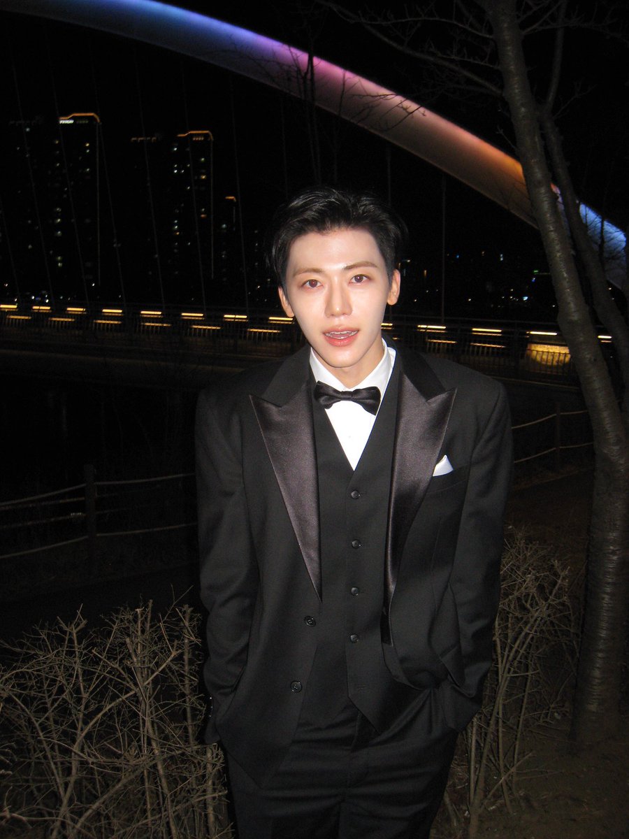 JAEMIN LOOKS LIKE A GROOM WHO JUST STEPPED OUT TO GREET HIS BRIDE IM NOT OKAY