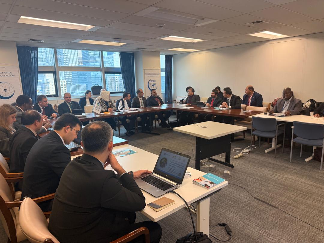 Dr_Uzir's tweet image. Alhamdulillah, for my first side meeting today, I had the opportunity to join the Follow-up Meeting of the OIC Statistical Commission (OIC-Statcom). Department of Statistics, Malaysia
#UN57SC
#KPDOSM
#StatistikNadiKehidupan
#StatistikSegalanyaPasti
#DOSM