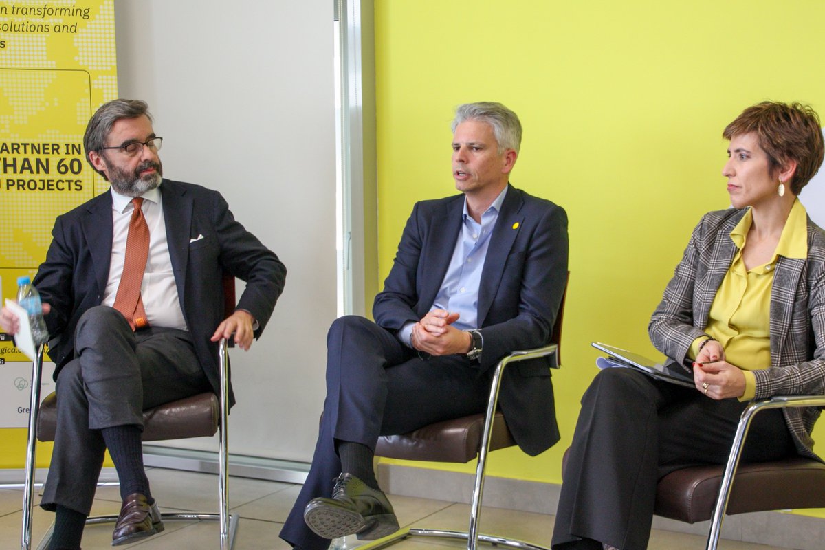 Seguimos impulsando el diálogo estratégico en todo el territorio.
Desde Sevilla, desgranamos junto a @CTAndalucia las oportunidades en defensa, agro, soberanía tecnológica y desregulación que marcarán la hoja de ruta de la empresa andaluza.