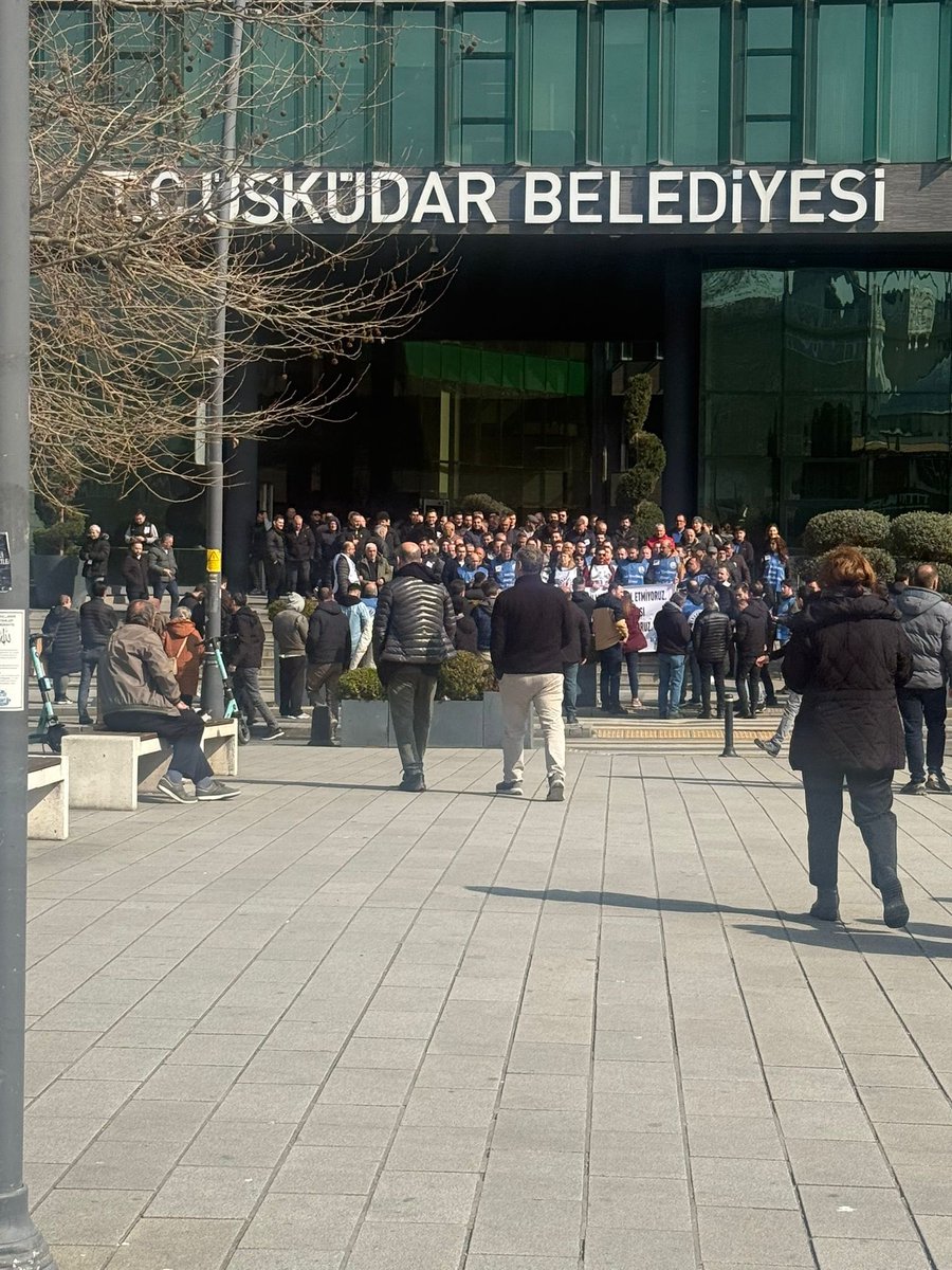 Ödeme alamayan işçi ve memurlar ayaklanmaya başladı!

Türkiye’nin çok hizmet üreten, en borçsuz belediyesini, 2 senede kendi personeline ödeme yapamayacak hale getirmek, “CHP nedir” sorusunun en somut cevabıdır!