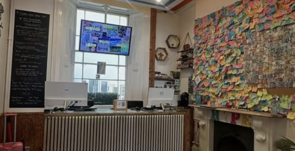 Mirror Weird News tweet media