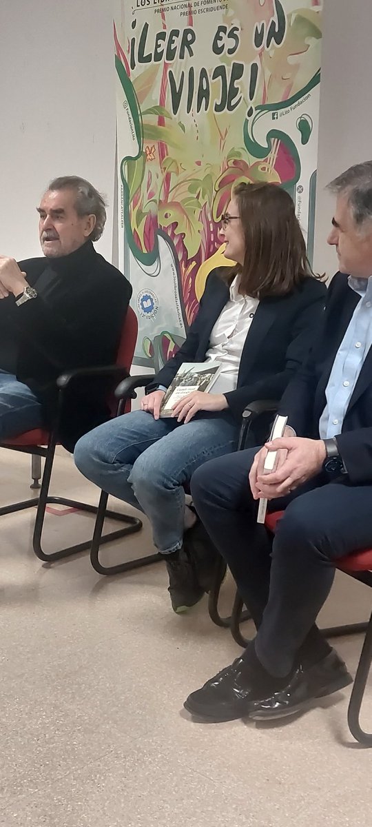 FundacionLito's tweet photo. Empezamos este encuentro de LOS LIBROS, A LAS FÁBRICAS📚🏭 entre los trabajadores de #OPMobility en #Almusafes y el periodista y escritor #FerminBocos , autor de "Cuando viajar era descubrir "🧭🌎 de @Almuzara ,que nos da la oportunidad de viajar a través de la #lectura 

¡LEER ES UN VIAJE!🧳✈️⛵️

@UGT_FICA
@culturagob
