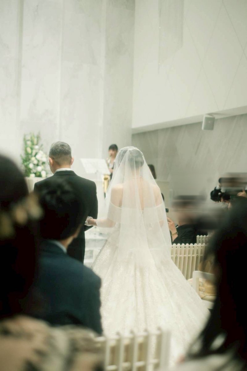 repiko_sauna's tweet photo. 先日、無事に結婚式を挙げることができました🕊️
雲ひとつない晴天に恵まれて幸せなひと時でした🌸
ドレスも桜のブーケもロウリュウケーキも全��お気に入り🫶 https://t.co/fi5ucm08c1