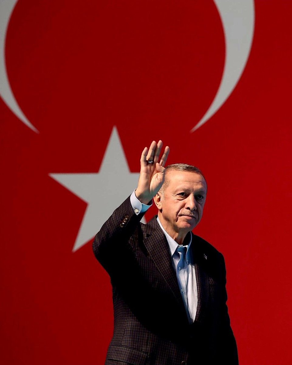 İnci Sözlük Kurucusu Serkan İnci:

“Sayın Cumhurbaşkanım,

Size yıllarca muhaliflik yaptım. Ancak bugün kurduğunuz stratejiler sayesinde Türkiye’de sevdiklerim ve milletim savaştan uzak yaşayabiliyor.

Bir Türk vatandaşı olarak içtenlikle teşekkür ediyorum.

Allah razı olsun.”