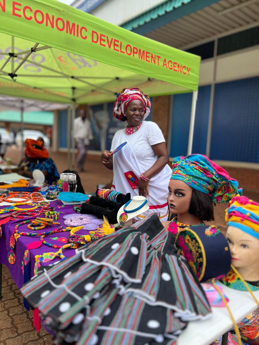 golimpopo's tweet photo. In Progress

Mopani Pop up Market | Maake Mall | Tzaneen 

https://t.co/te9pRzr0vA 
#limpoporeimagined
#golimpopo | #moretoenjoy https://t.co/87f3IzltBO