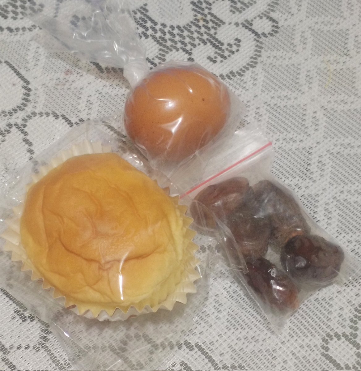 Yuniotman's tweet photo. @yusuf_dumdum Menu MBG anakku hari ini 😥 https://t.co/hc9WKVmtgR