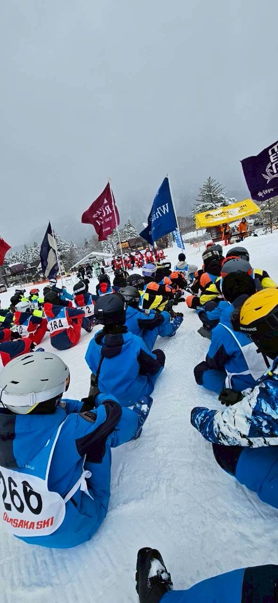 WhiteLocus_ski's tweet photo. 今日は関デモ大会1日目でした。
新人戦の四種目中三種目が行われ、ローカスからは六名が出場しました。全員緊張もありましたが、しっかり滑り切ることができました。明日頑張ります‼️ 

#春から工繊 https://t.co/hovd8GGfan