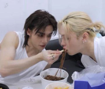 HYUNLIX NATION WAKE UP!! WE ARE BACK!!