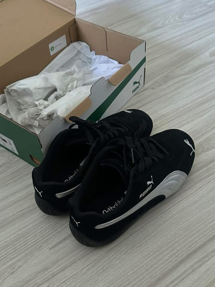 fluffyleeno's tweet photo. ส่งต่อ puma speedcat รุ่น limited ไซส์ 4 uk ซื้อมาจากช้อปที่ taipei แท้แน่นอนค่า ได้มาประมาณ 3500ค่าเงินไต้หวัน ขอส่งต่อ 3000 รวมส่งค่ะ กล่อง อปกครบ 💯 ของจริงสีสวยมากน้าแถบเป็นสีเงินๆ 🥹🩶  #ส่งต่อรองเท้า #รองเท้ามือสองของแท้ #ส่งต่อpuma #pumaspeedcat #ส่งต่อadidas https://t.co/aPnuf93721