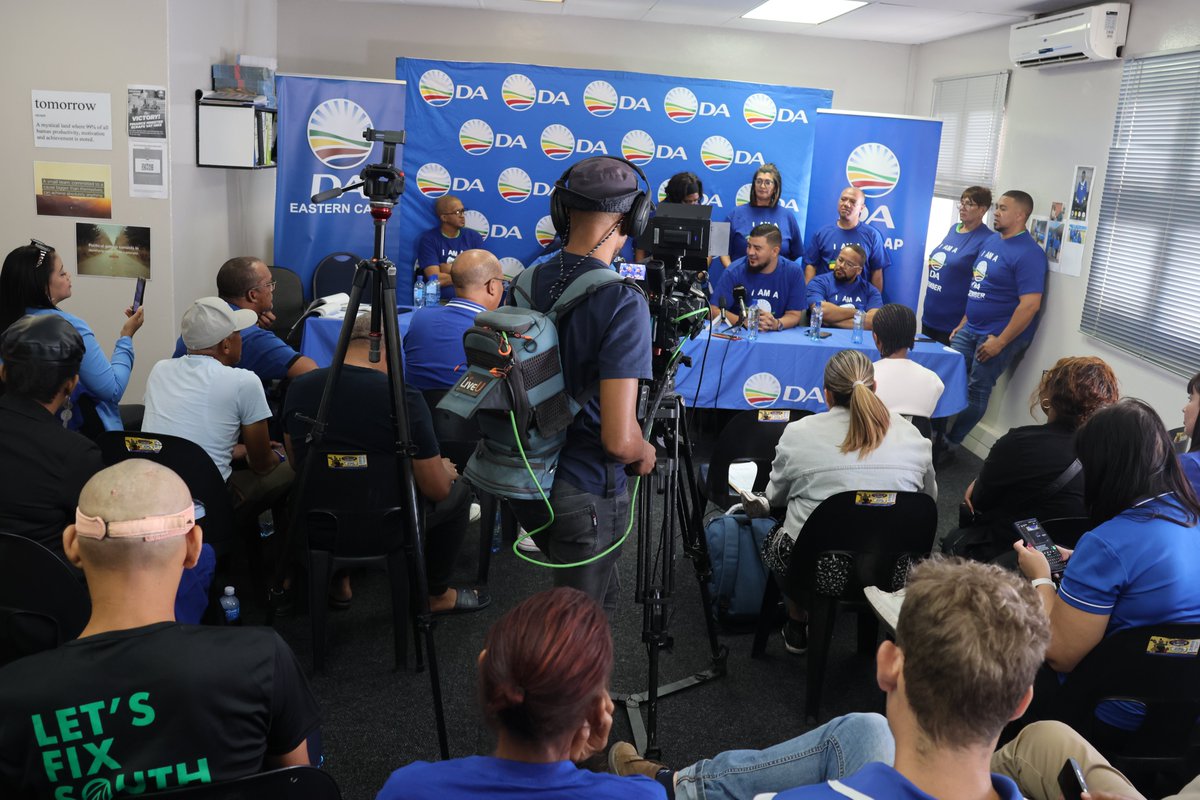 retiefnmb's tweet image. Today, we welcomed several former ActionSA leaders in NMB into the DA. They’ve joined because they recognise our strong record of delivering excellent service where we govern. 

More people now believe that a stable DA government is the best way to #getNMBworkingagain
